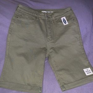 𝅺OLD Navy Moss Green Bermuda Shorts Size 4